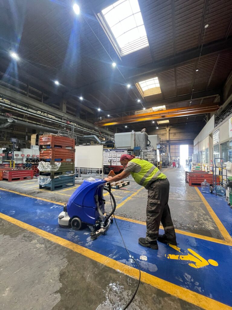 Endüstriyel Zemin Temizlik Hizmeti Görseli - Dexan Temizlik Şirketi